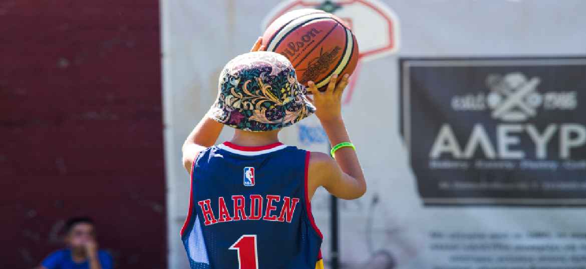 Basketball player ready to shoot